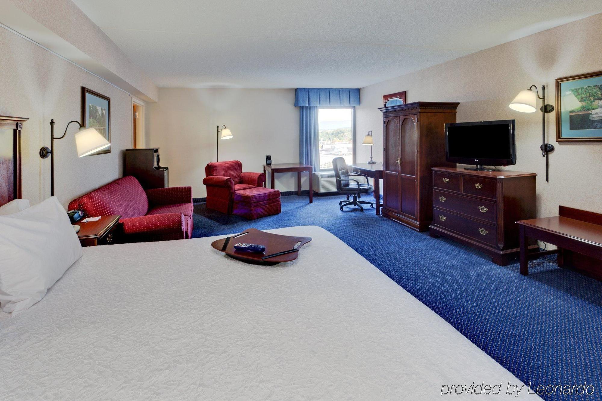 Hampton Inn Harrisonburg - University Номер фото